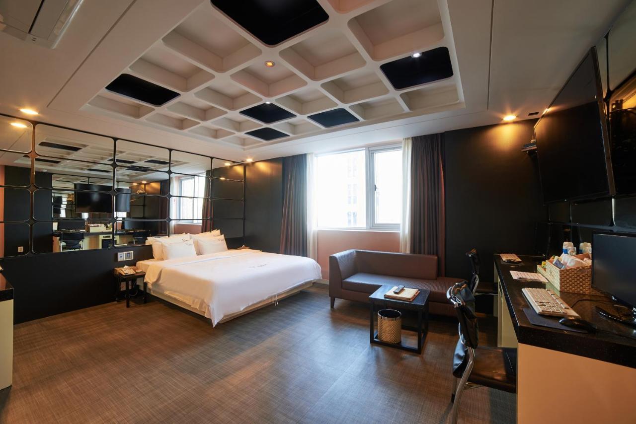 โรงแรมพรีเมียม วี ปูซาน ภายนอก รูปภาพ